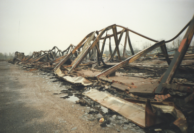 605820 Afbeelding van de restanten van het in januari 1991 afgebrande warenhuis Autorama (Winthontlaan 8) te Utrecht.